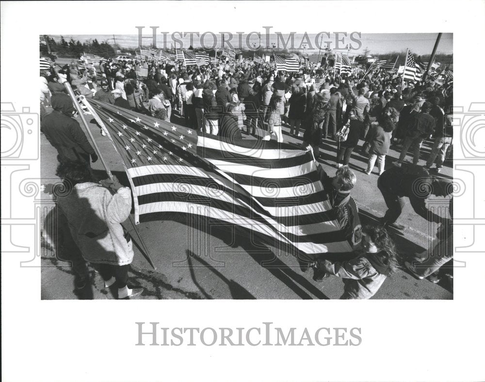 1991, Rally American Large Flag Persian Gulf - RRV76621 - Historic Images