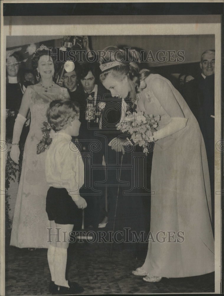 1970, Princess Anne Talking To Girl Theatre - RRV77113 - Historic Images