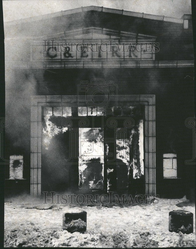 1975, Chicago Freight house fire - RRV77491 - Historic Images