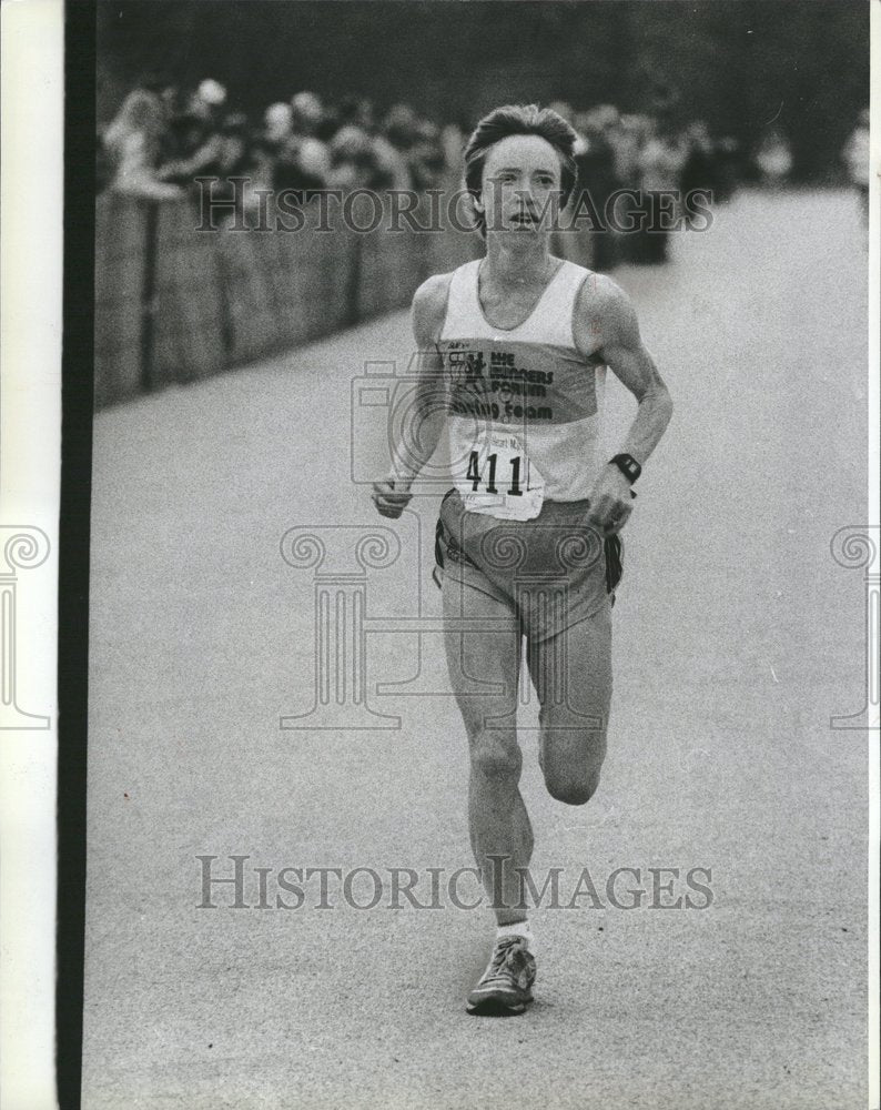 1982, First woman to finish in marathon - RRV78681 - Historic Images