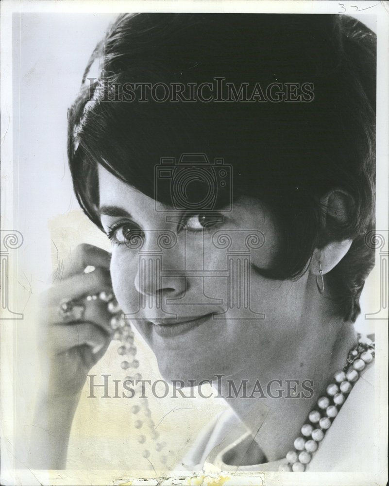 1969 Press Photo Stanlee Miller Coy author single girl - RRV79275 - Historic Images