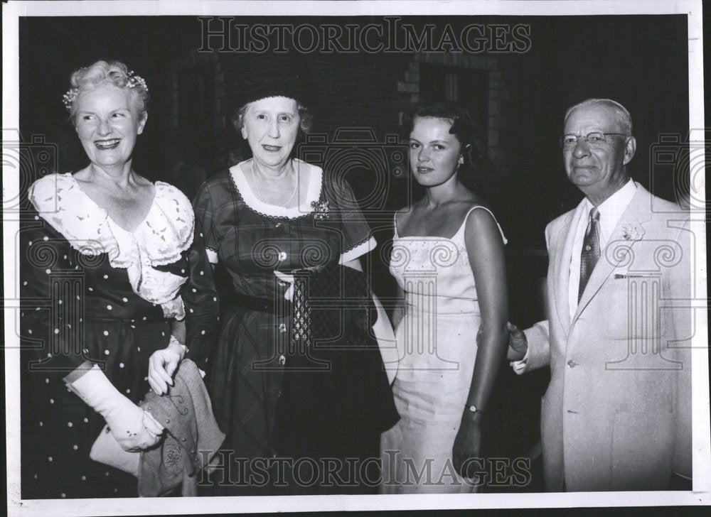 1957, Mr Harry Huffman Mrs John Sullivan - RRV80617 - Historic Images