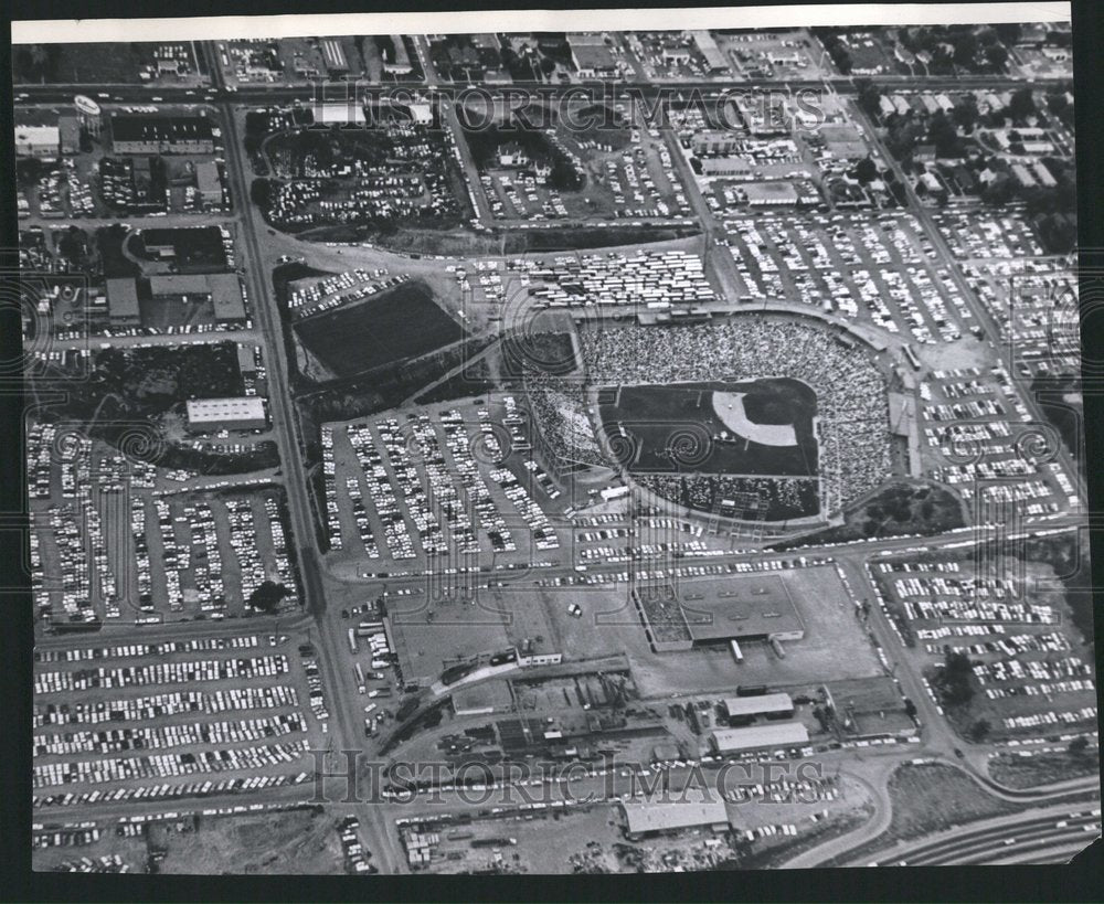 1965 Billy Graham holds crusade-Historic Images