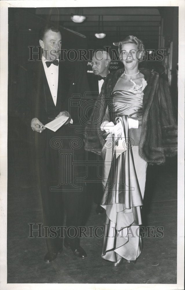 1954, Mr. and Mrs. Thomas B. Knowles - RRV86585 - Historic Images