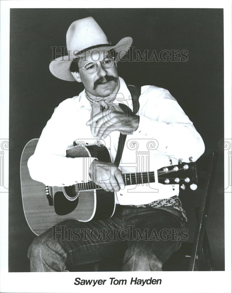 1993 Press Photo Entertainer Sawyer Tom Hayden Host - RRV86663 - Historic Images