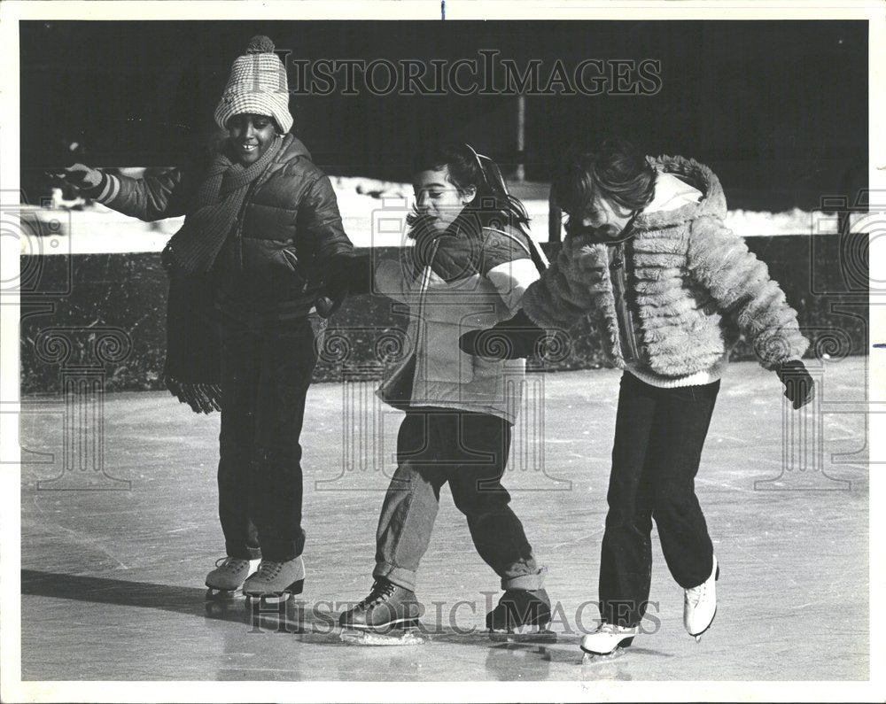 1987 Press Photo children Ice Skating Daley Bicentennia - Historic Images