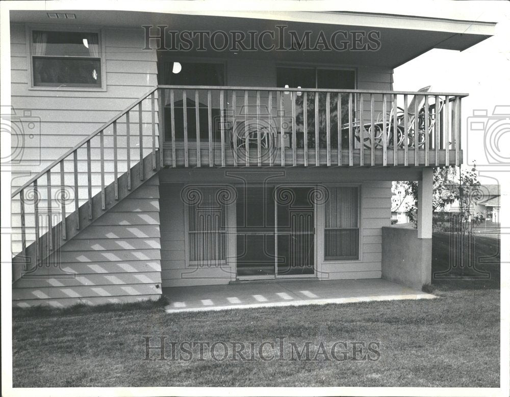 1965 Press Photo Hoffman Estates Dual Outdoor Patios - Historic Images