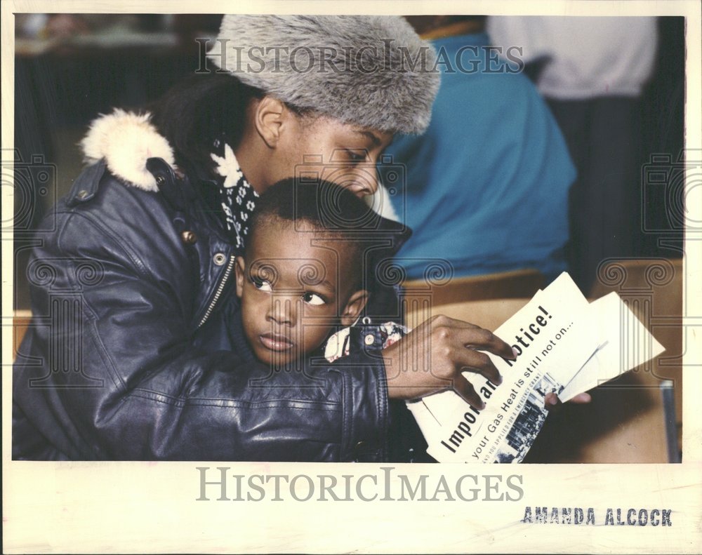 1992 Press Family Waits to Get Utilities Assistance - RRV87323 - Historic Images