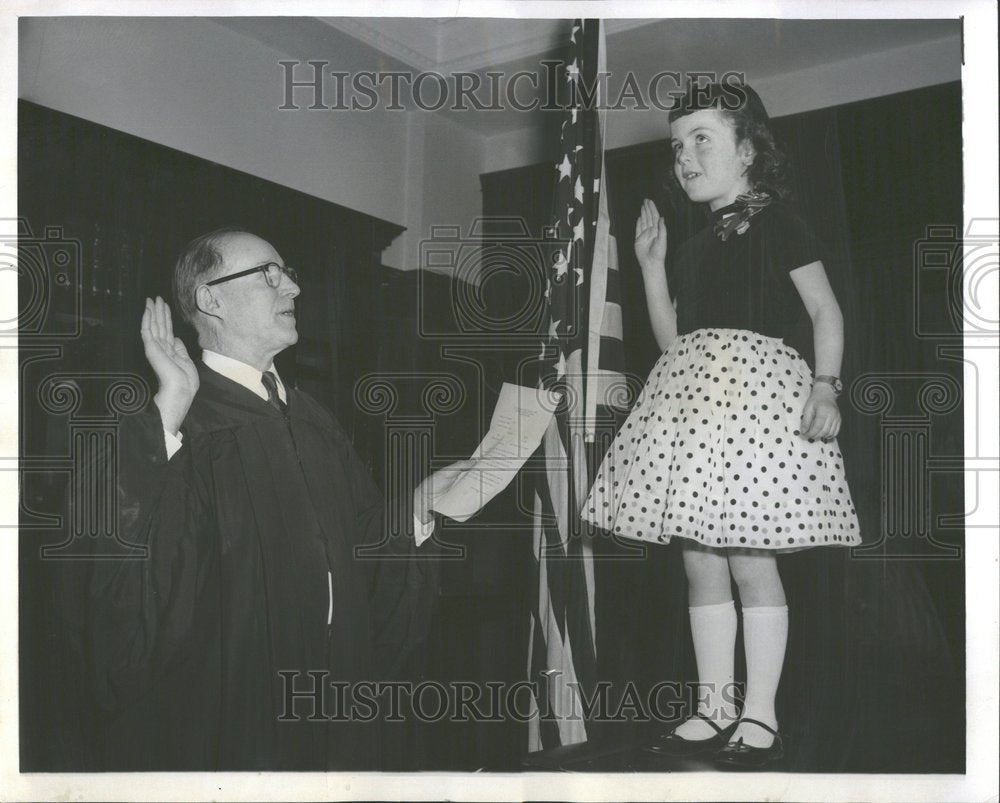 1959, Irish Girl Made US Citizen Stage Oath - RRV87425 - Historic Images