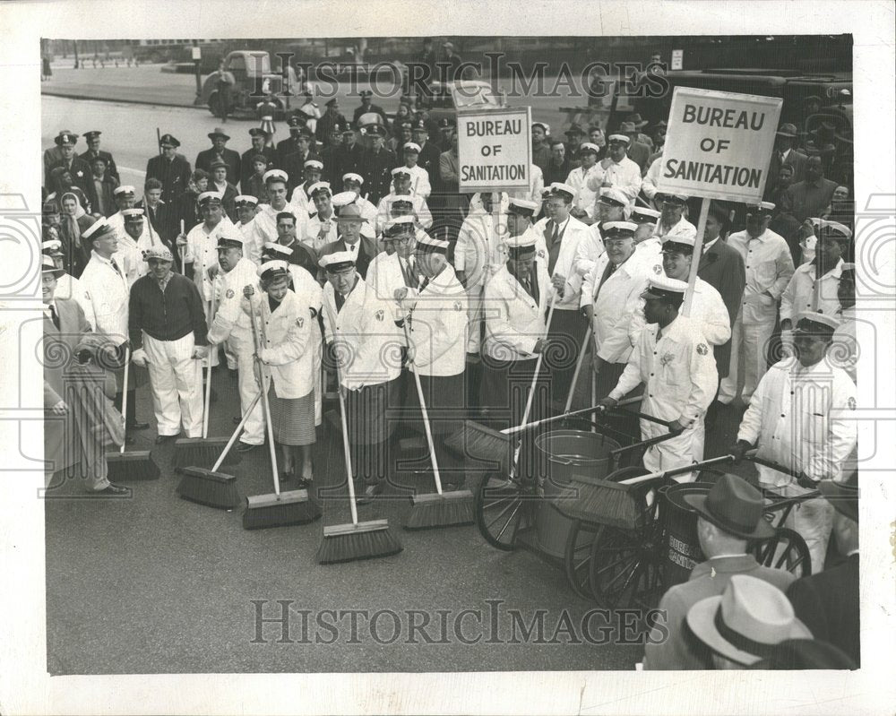 1951, Chicago Cleanup Parade Mayor Kennelly - RRV87435 - Historic Images