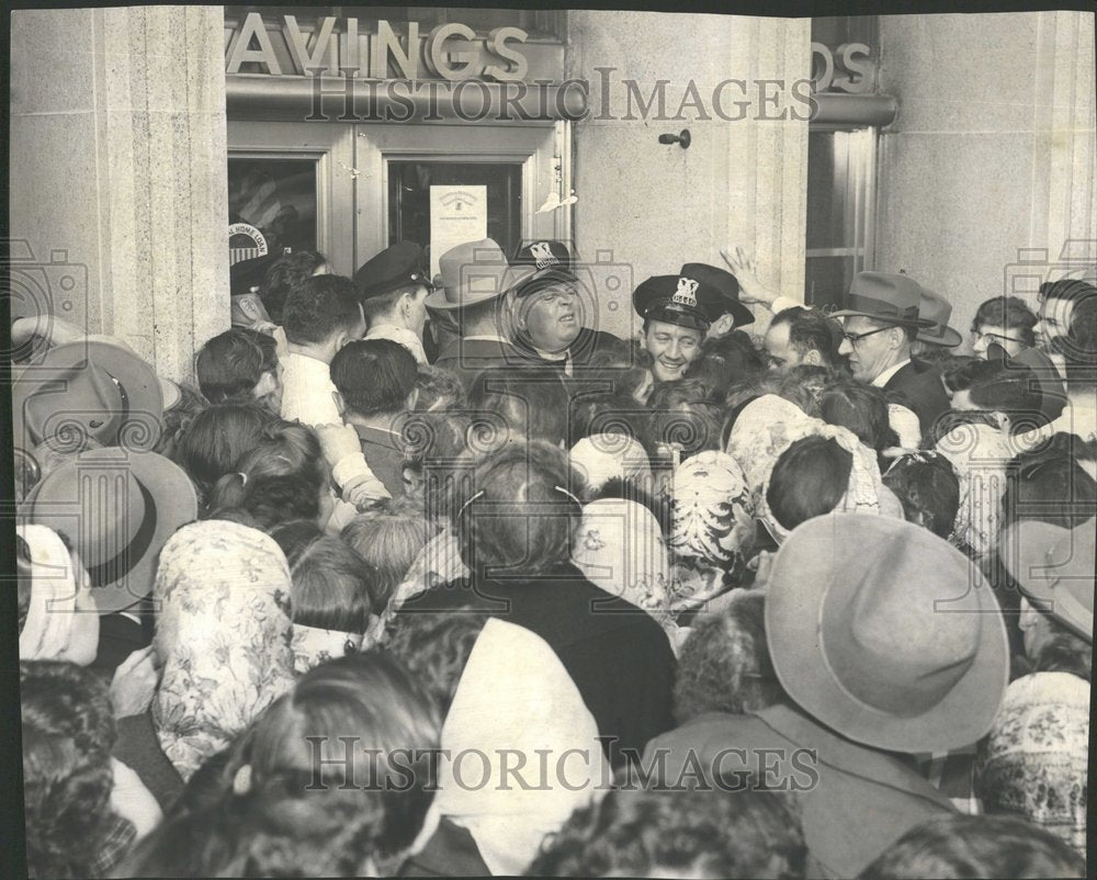 1957, Crowd Surging Door City Savings Assn - RRV87499 - Historic Images