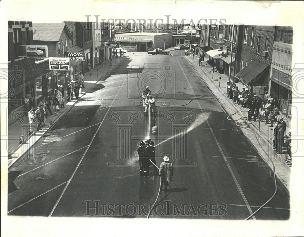 1963, Water fight fun for all - RRV87809 - Historic Images