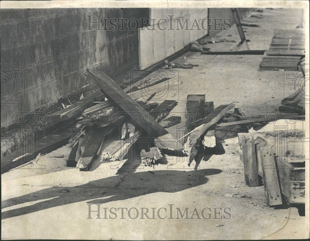 1973 Sears Tower Planks Fall-Historic Images