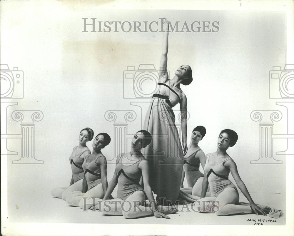 1968, Women Paul Taylor Dance Co. Lento - RRV87915 - Historic Images