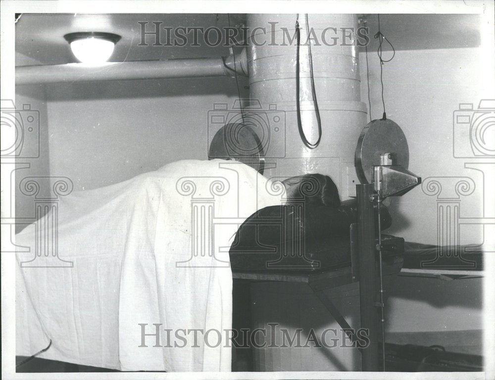 1932, Cancer Xray Treatment Patient Test - RRV87987 - Historic Images