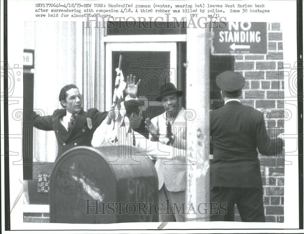 1973, Bank Robbery - RRV88107 - Historic Images