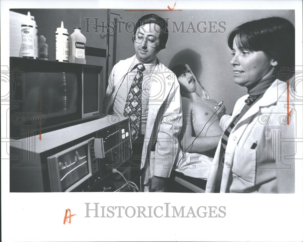 1977 Press Photo Doctors in Ultra Sound Ford Hospital - Historic Images