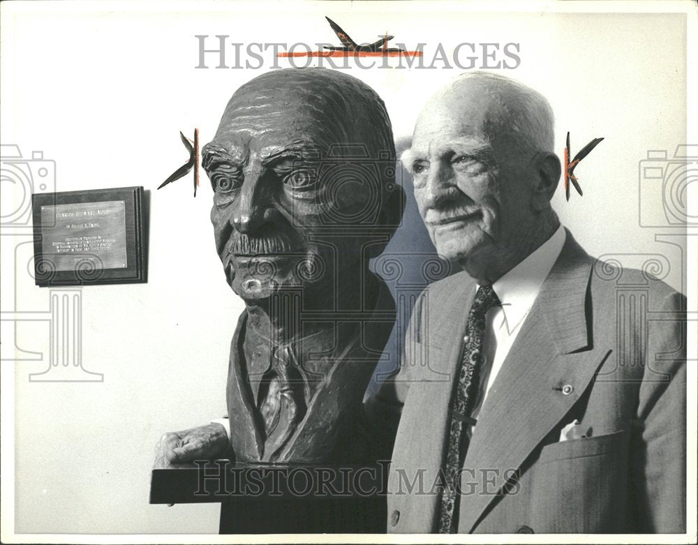 1967 philanthropist Mott Flint bronze bust-Historic Images