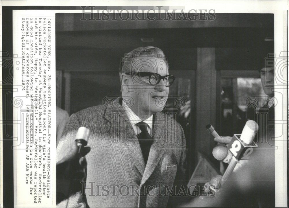 1974 Nelso Rockefeller wife hospital visit-Historic Images