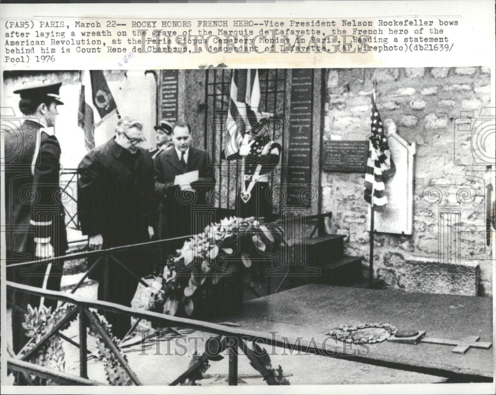 1976, Nelson Rockefeller Visits French Grave - RRV88351 - Historic Images