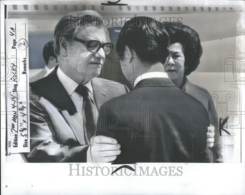 1975 Rockefeller Embraces Hawaii General-Historic Images