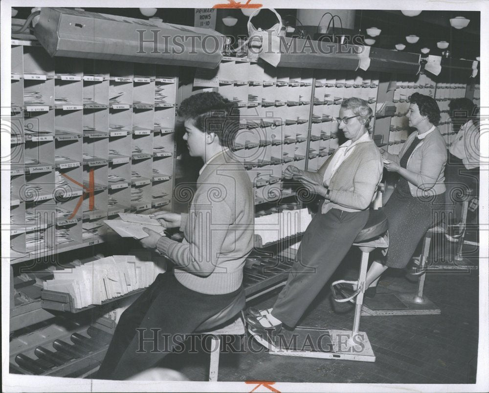 1958 Press Photo Mail Being Placed into Correct Spots - RRV88405 - Historic Images