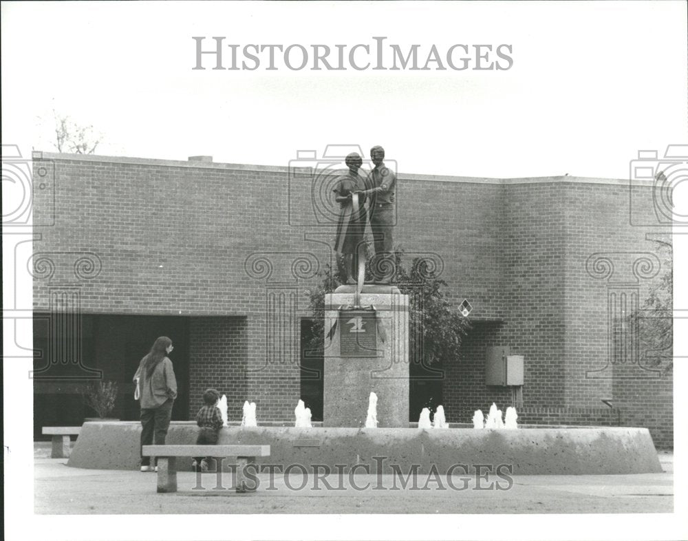 1991 Statue Post Office Oklahoma - Historic Images