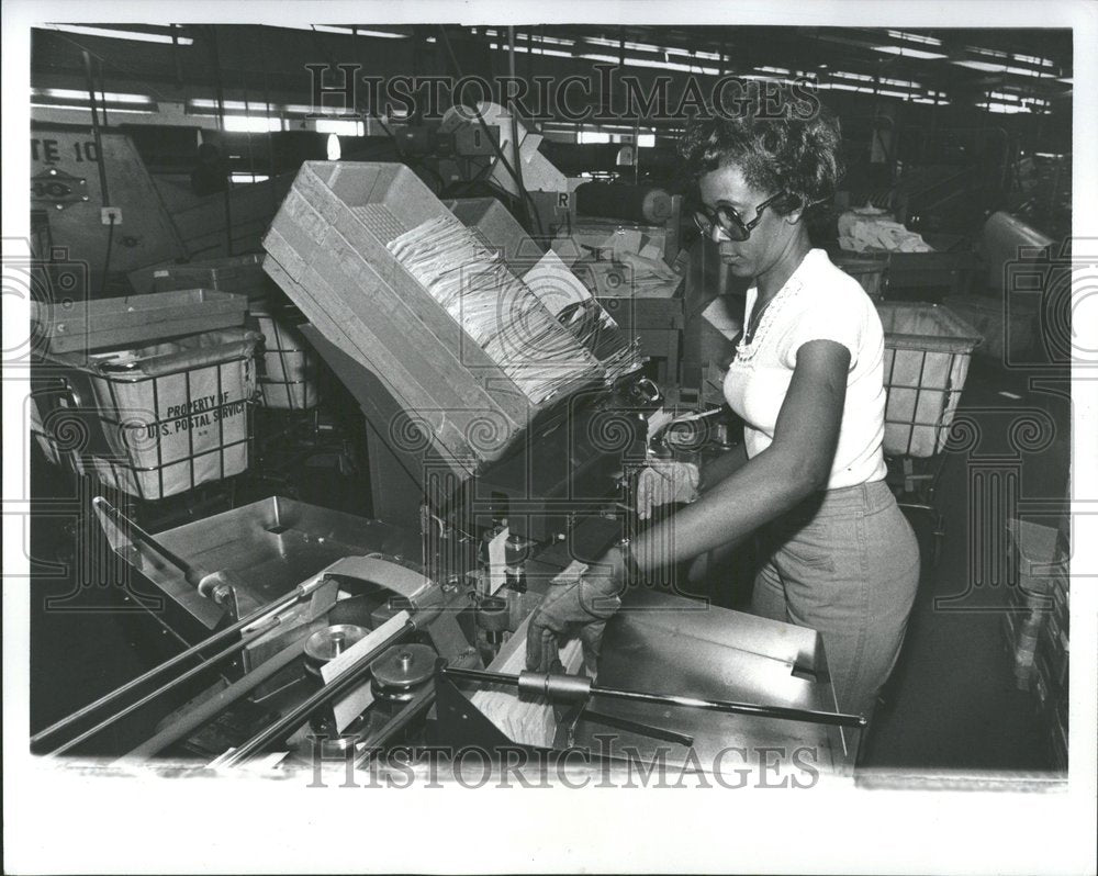 1978, Post Employee Juanita Barnes With Mail - RRV88519 - Historic Images