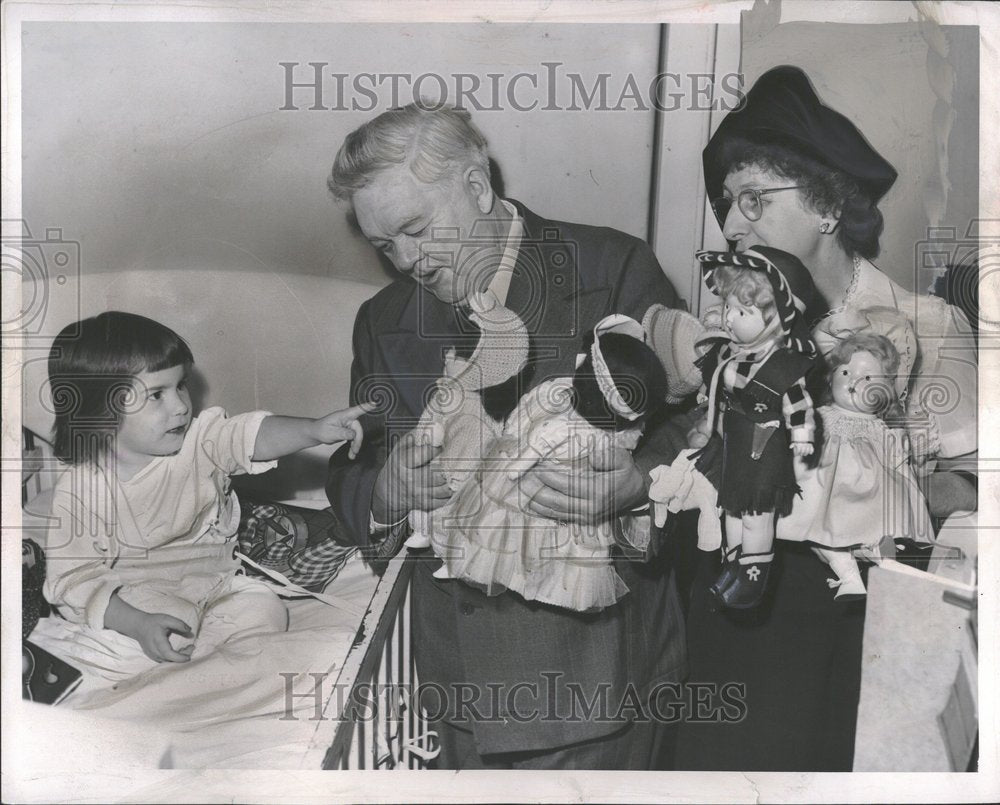 1951 Deliver Gifts to Children at Hospital-Historic Images