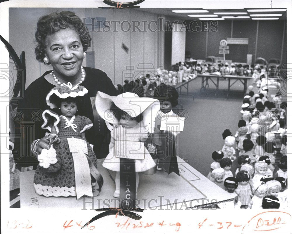 1971, Doll Dressing Contest Committee Chair - RRV88579 - Historic Images