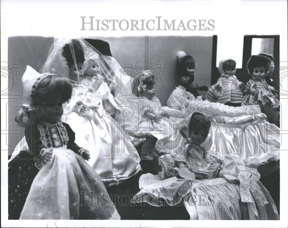 1966 Press Photo Doll Dressing Contest Goodfellow - Historic Images