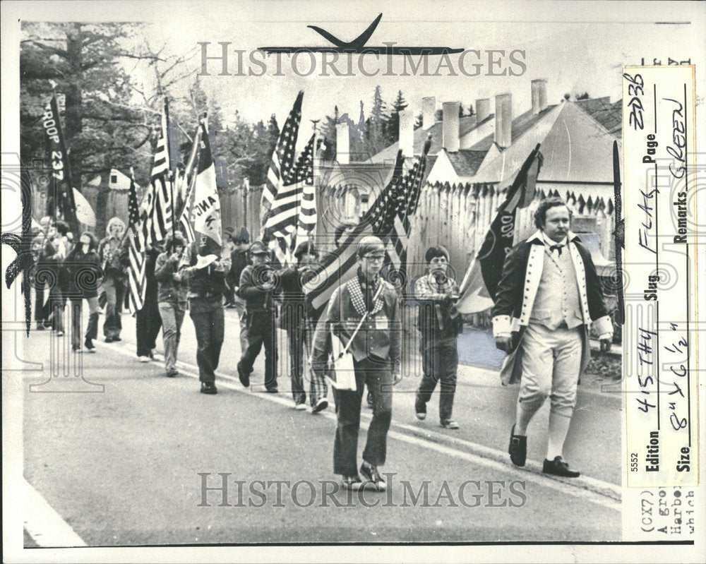 1976, Bicentennial Flag Relay - RRV88885 - Historic Images