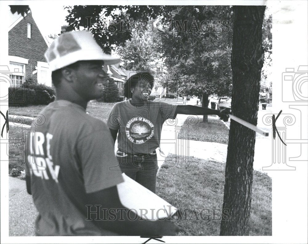 1990 Demetrius Bomer Angela Haywood Tree - Historic Images