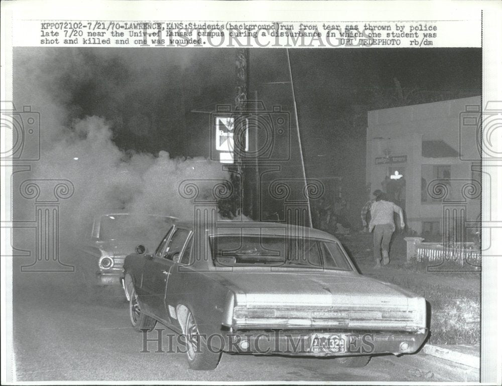 1976 Kanaas Students Police Gas Lawrence-Historic Images