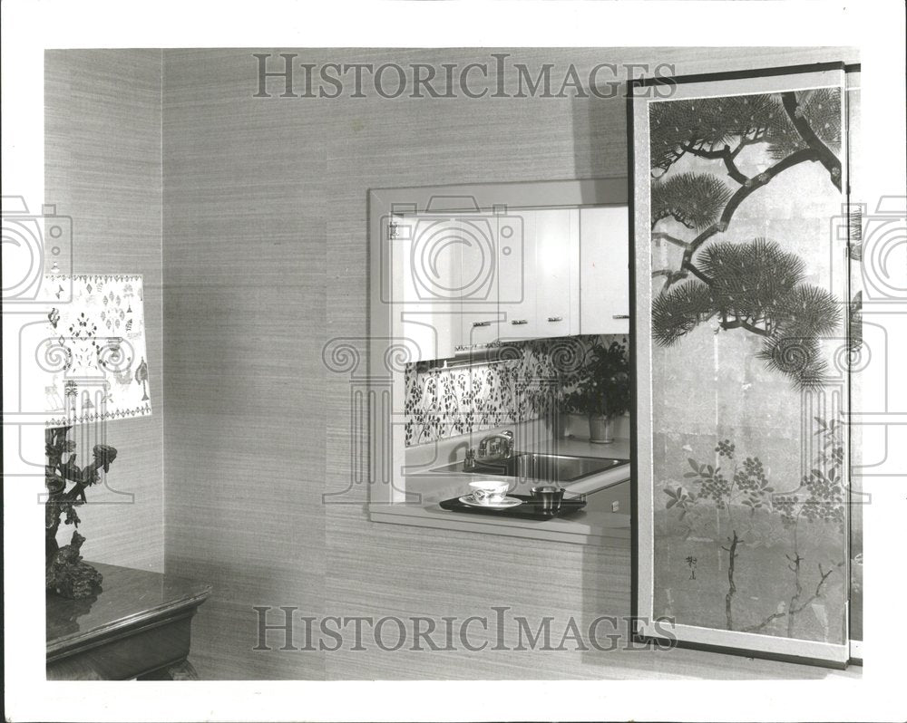 1967 Press Photo Oriental Six Panel Screen Kitchen Old - Historic Images