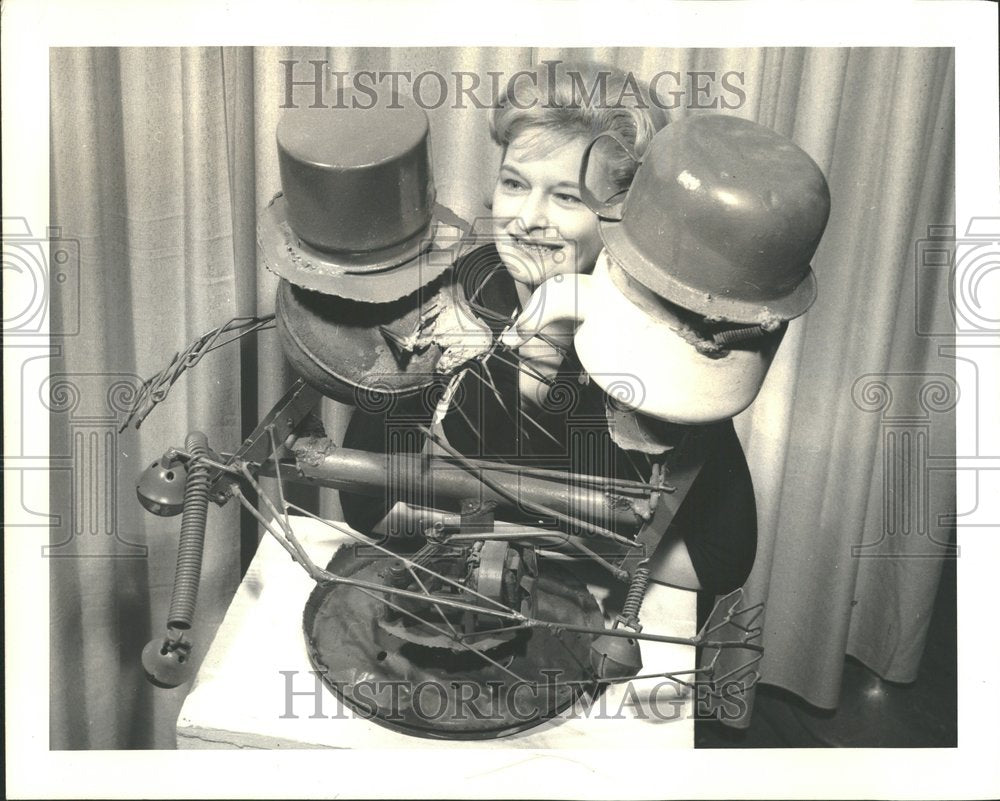 Press Photo Kinetic Sculpture Joan Had lock Yes Men - Historic Images