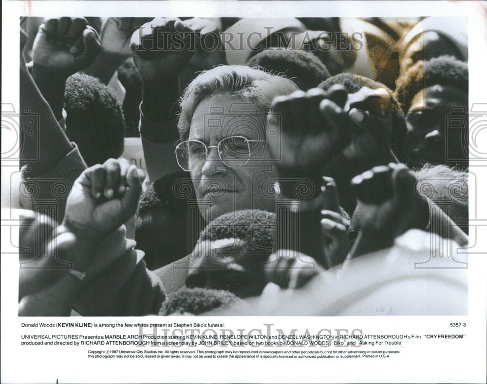 1987, Kevin Kline as D. Woods Cry Freedom - RRV89949 - Historic Images