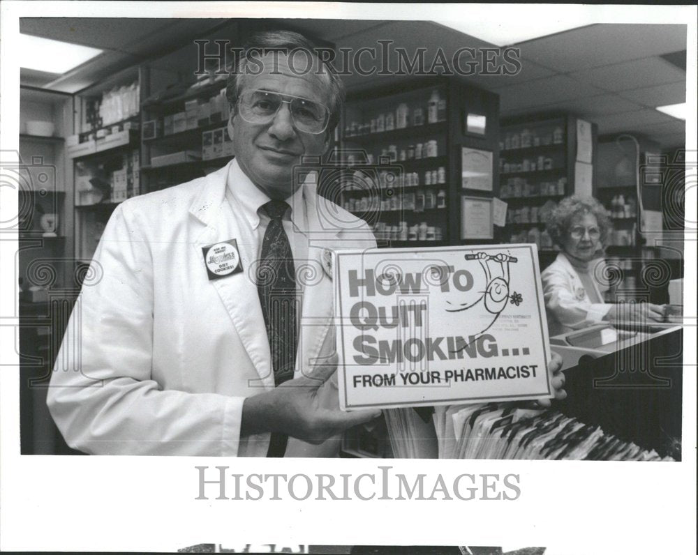 1992 Pharmacist Vern Gideon Arlington sells - Historic Images