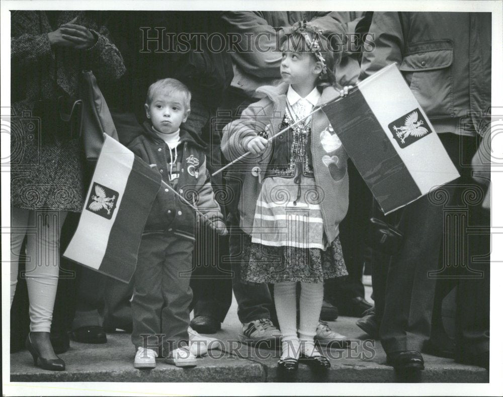 1990 Press Photo Children Cinco de Mayo parade Pilsen - Historic Images