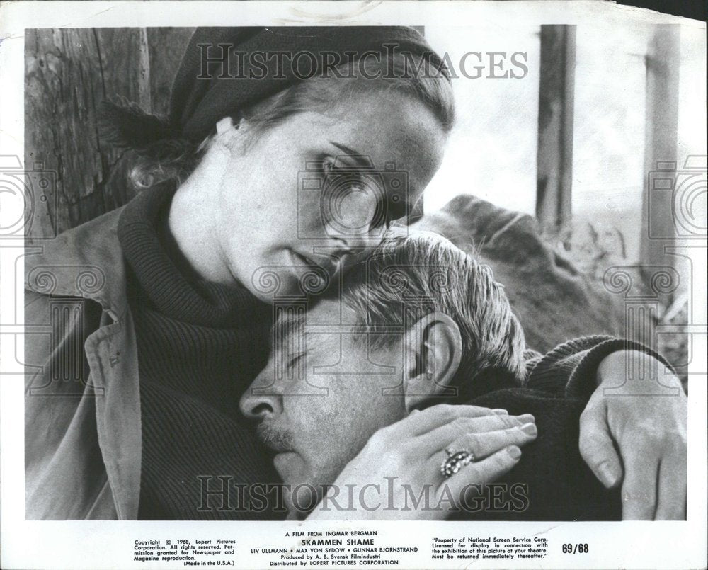 1969, Skammen Shame Liv Ullmann Max von Anna - RRV90395 - Historic Images