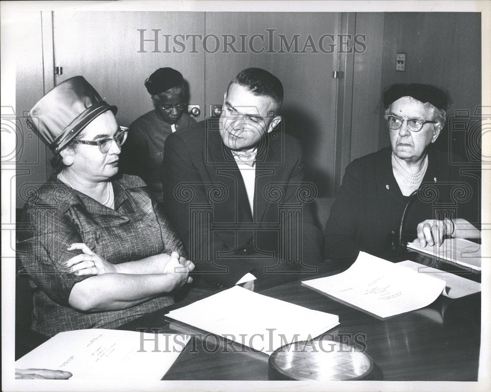 1960 Press Photo Florence Pierce Governor Grimier Youth - Historic Images