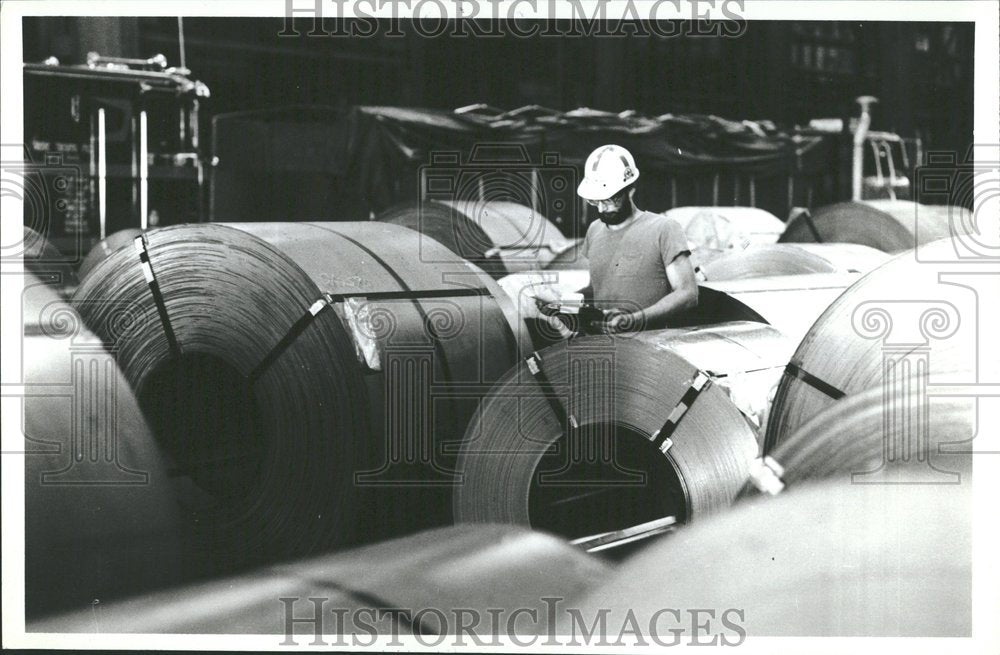 1983 Press Photo Workman Inventories steel coils Lakes - RRV90447 - Historic Images