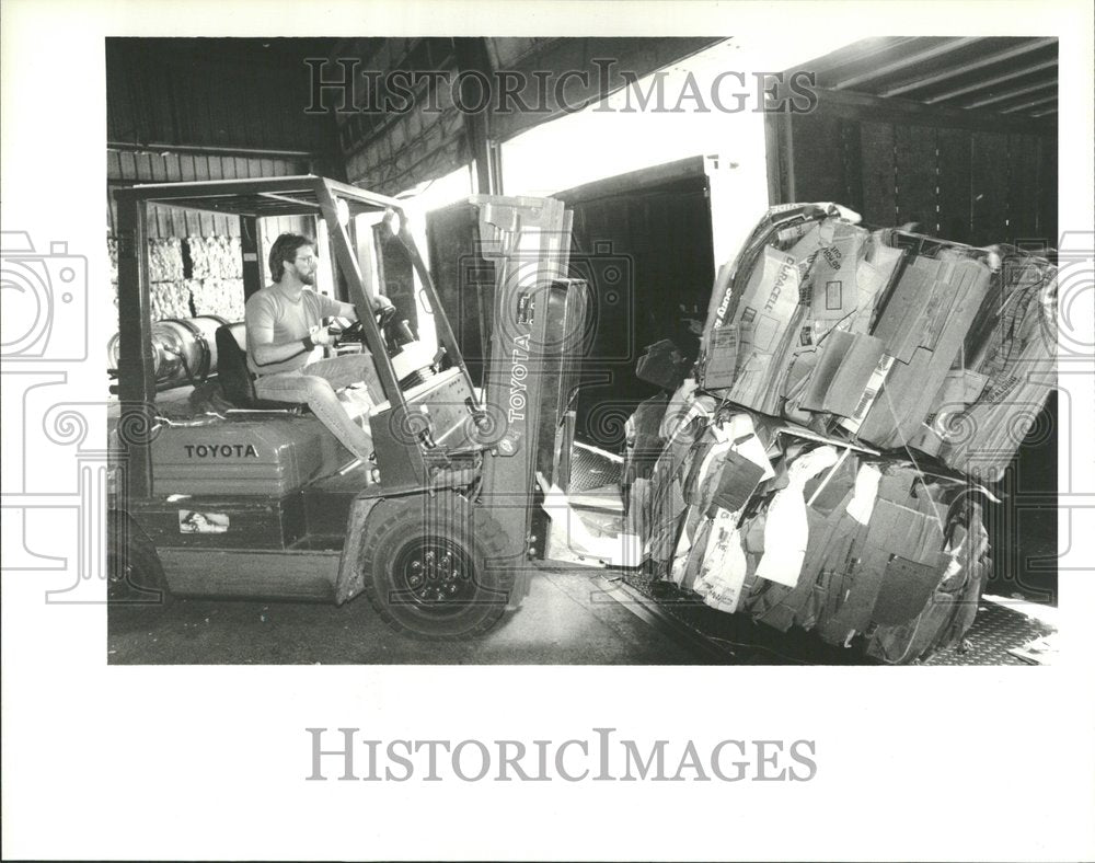 1990 Burt Rosen Great Lakes Paper recycle - Historic Images