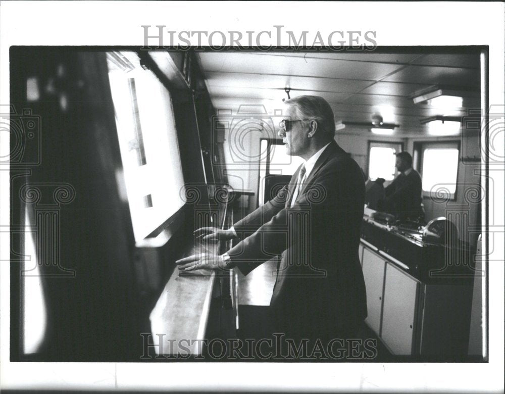 1989 Press Photo Robert Greene Marysville Lake Huron - RRV90555 - Historic Images