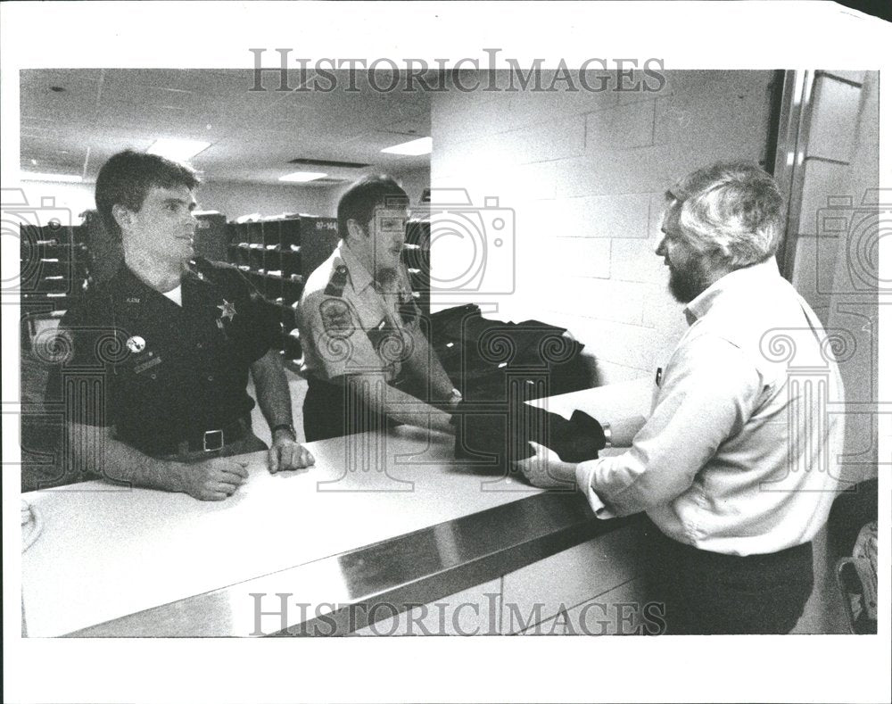 1987, Reporter Tom Greenwood In Jail - RRV90559 - Historic Images