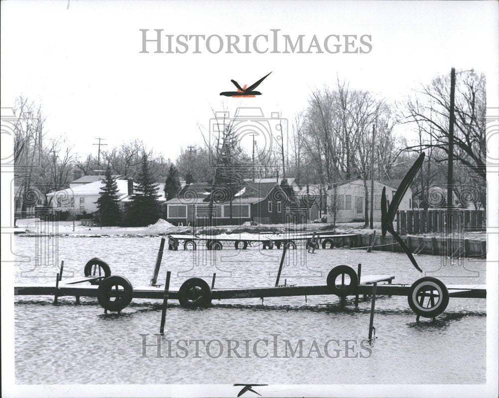 1969 Older Cottage Winter Union Lake city-Historic Images
