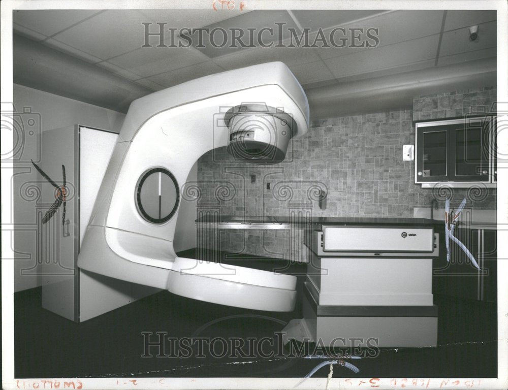 1971, Linear Accelerator Providence Hospital - RRV90617 - Historic Images