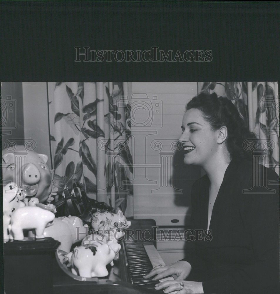 1948 Piggy Bank Piano Singing - Historic Images