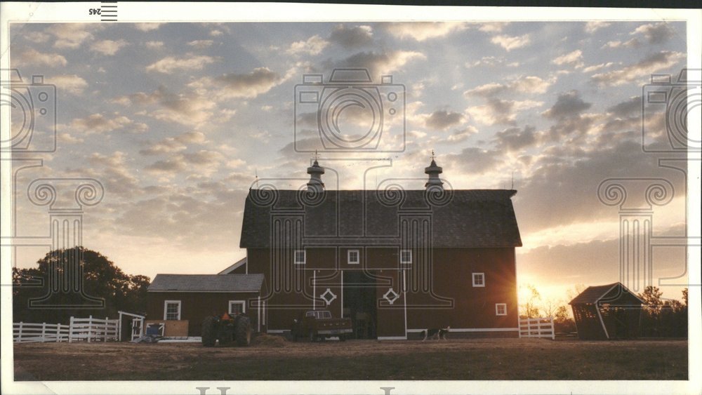 1989 Press Photo Barn Farming - RRV90747 - Historic Images