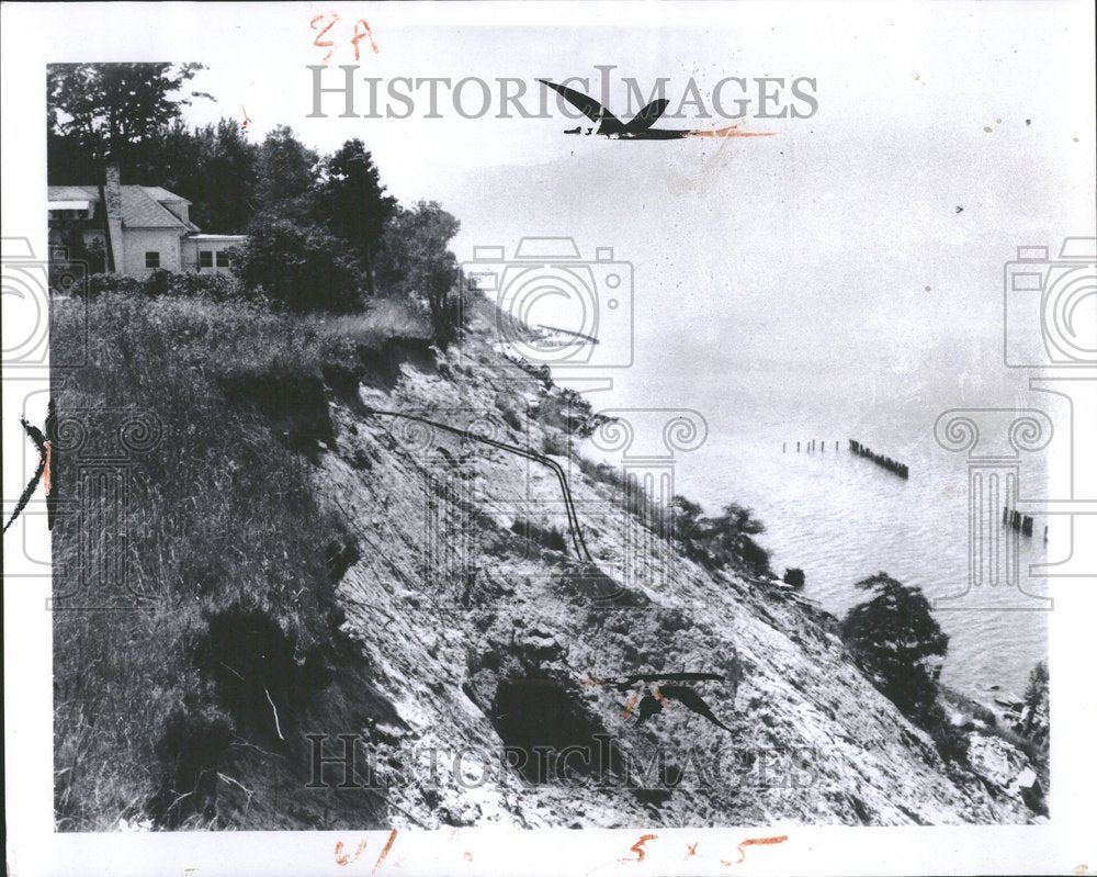 1969 Press Photo Houses hill sea level mountains water - RRV90755 - Historic Images